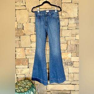 Alice + Olivia Numéro de Modéle Classic Blue Flared Women's Jeans